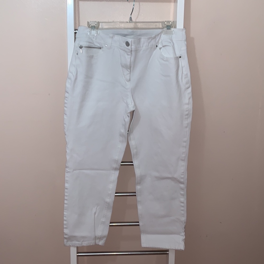 CHICO’S So Slimming Off White 5 Pocket Jean Style